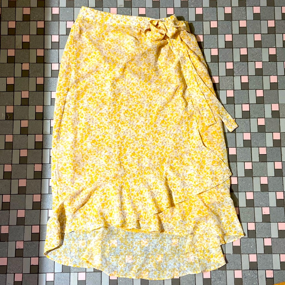 Floral wrap skirt, size small